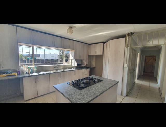 4 BEDROOM HOUSE TO LET IN RENSBURG